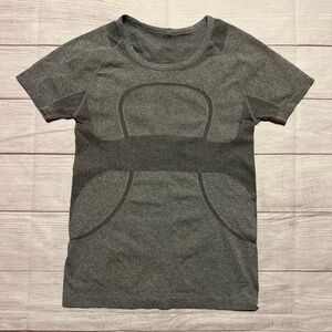 Lululemon swiftly tech short sleeve Athletic Top size 4